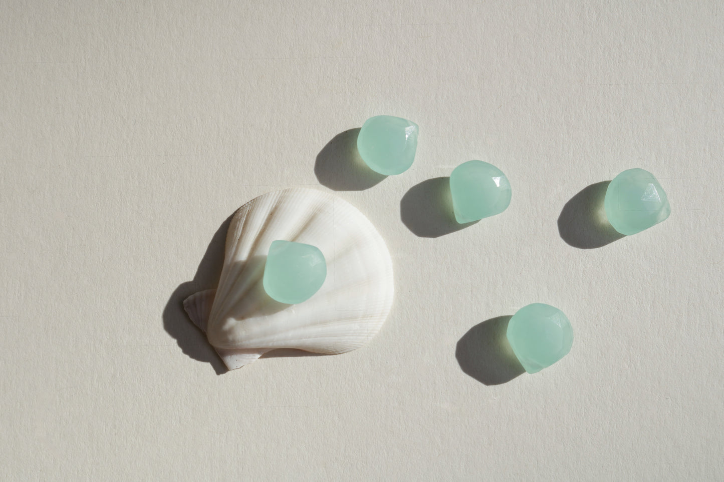 Chalcedony, Drop