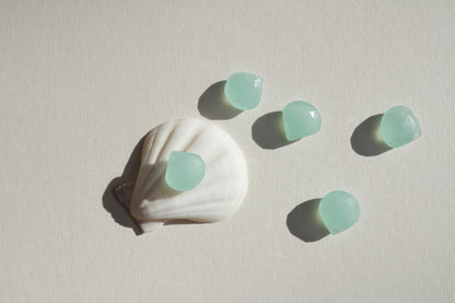 Chalcedony, Drop
