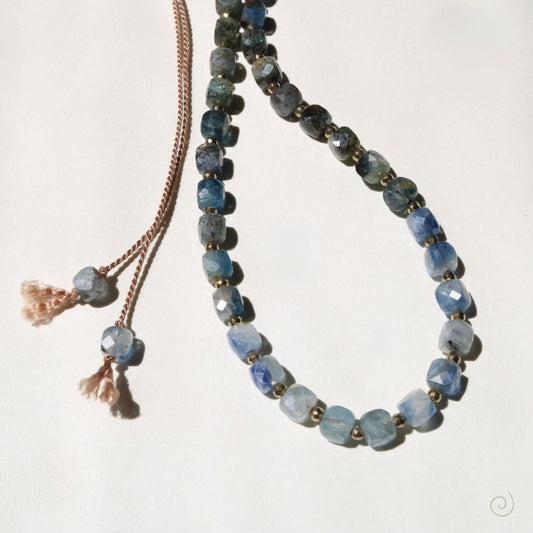 KYANITE UNFOLDING No.0104 Vibe Necklaces